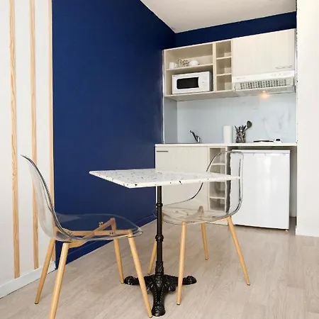 Grand Studio Avec Clim, Balcon Proche Gare Apartment *