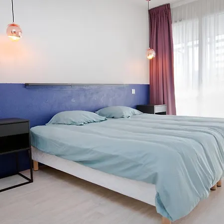 Apartment Grand Studio Avec Clim, Balcon Proche Gare