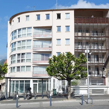 Grand Studio Avec Clim, Balcon Proche Gare *