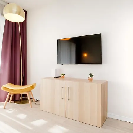 Apartment Grand Studio Avec Clim, Balcon Proche Gare *