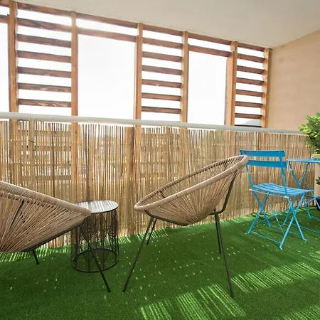 Apartment Grand Studio Avec Clim, Balcon Proche Gare *